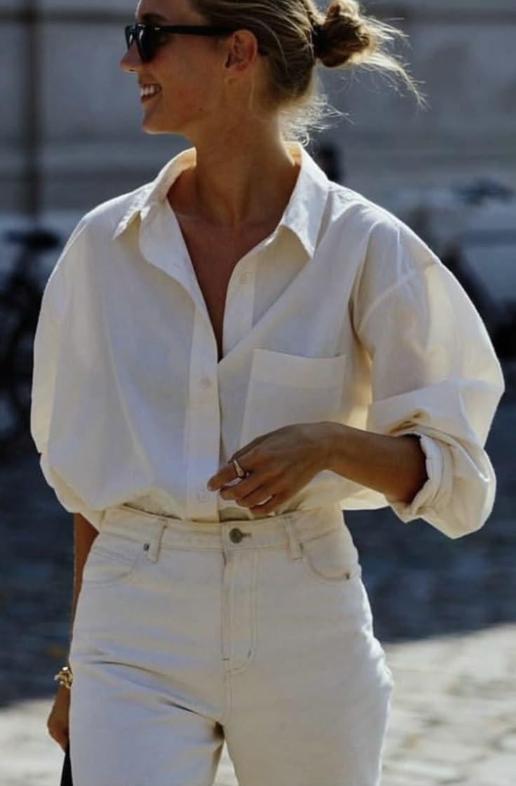 A soft yet structured summer outfit — airy fabrics, natural tones, and timeless ease.